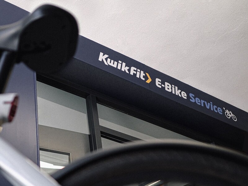 KwikFit hervat samenwerking met VanMoof voor e-bike service